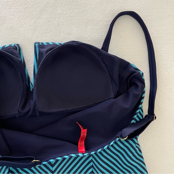 NWOT SPANX Striped Ruffle Wireless Padded One Piece Swim Dress Size 12 - Picture 7 of 10